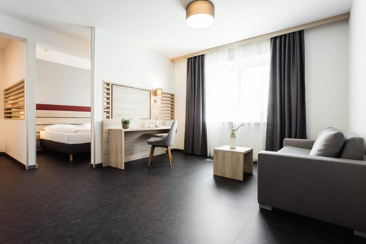 Hotel Smart Liv'In Boheimkirchen 外观 照片