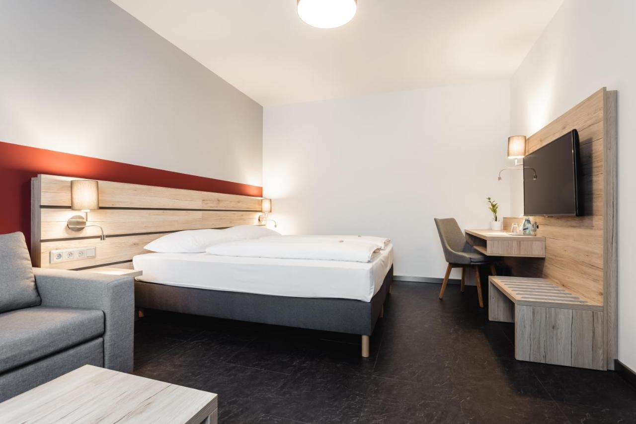 Hotel Smart Liv'In Boheimkirchen 外观 照片